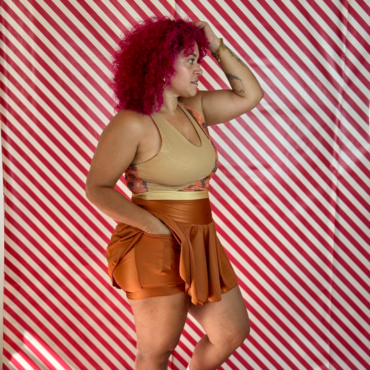 Falda Athleisure “PARRANDA” con Short Integrado, Faja Doble, Bolsillo, Rizo Trasero | Edición Limitada