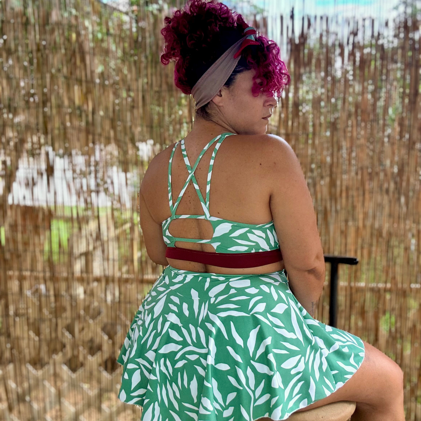 Top Statement con Espalda Cruzada y Soporte Medio – In My Body